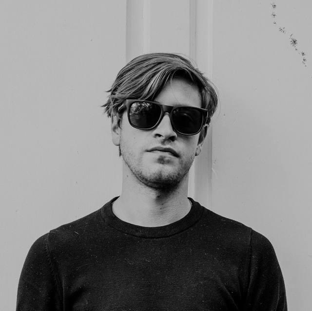 🎶 New Mix Alert 🚨🎉🎶

Another episode of the MCR Mix Series just landed 🛬 

This months mix is provided by JoJon a name mcr fans will know from his recent debut on the label

Listen now 👉 bit.ly/mixseries030 

#mcr #newmix #mixseries #housemusic