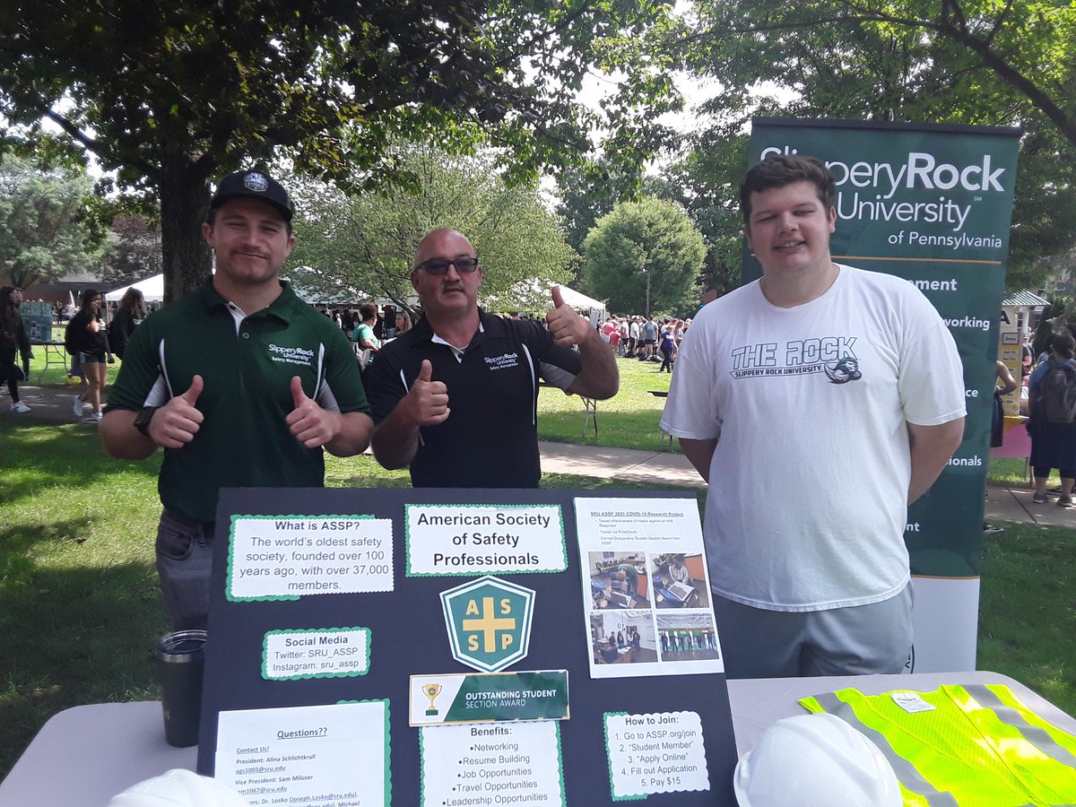 cmedford1's tweet image. It&apos;s a beautiful day at the Rock! Thank you to our awesome ASSP student leaders for working the involvement fair on this lovely day! @SRU_ASSP