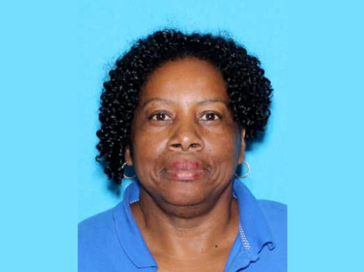 The mayor of a Dallas County, Alabama, town has been indicted on an ethics charge. trib.al/s5w3BSW