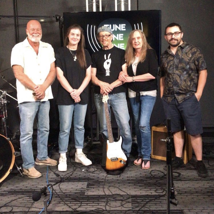 TuneOneNine's tweet image. Throwback to a few weeks ago with The Hotts! 

Take a look back at the full show at:
tinyurl.com/ue9v98tc