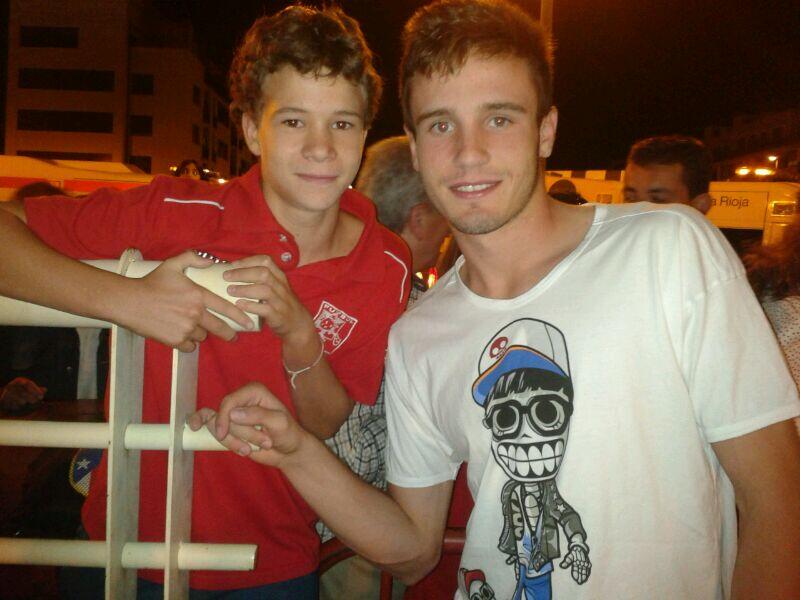 RuBiin7's tweet photo. Uno di noi @saulniguez 
Mucha suerte.
#AupaAtleti https://t.co/eCSDt7dUMX