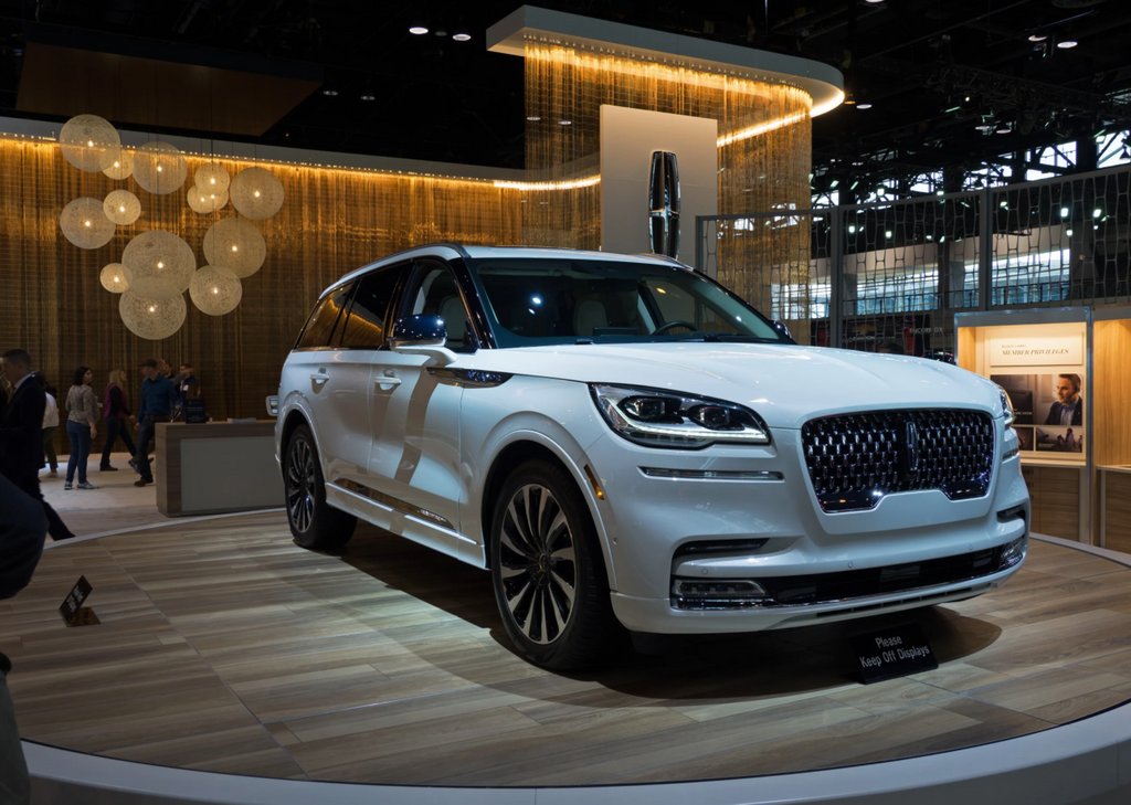 MotorsafetyOrg's tweet photo. Ford has recalled 2020 – 2021 Lincoln Aviator SUVs with 3.0L gasoline engines and concerns a faulty wiring harness. #motorsafety #vehicles #drivingtips #recall #carrecall  #drivingnews #carsafety #roadsafety #carnews #newcar #ford
https://t.co/WsMvKrBzUo https://t.co/10cs3Ku7wJ