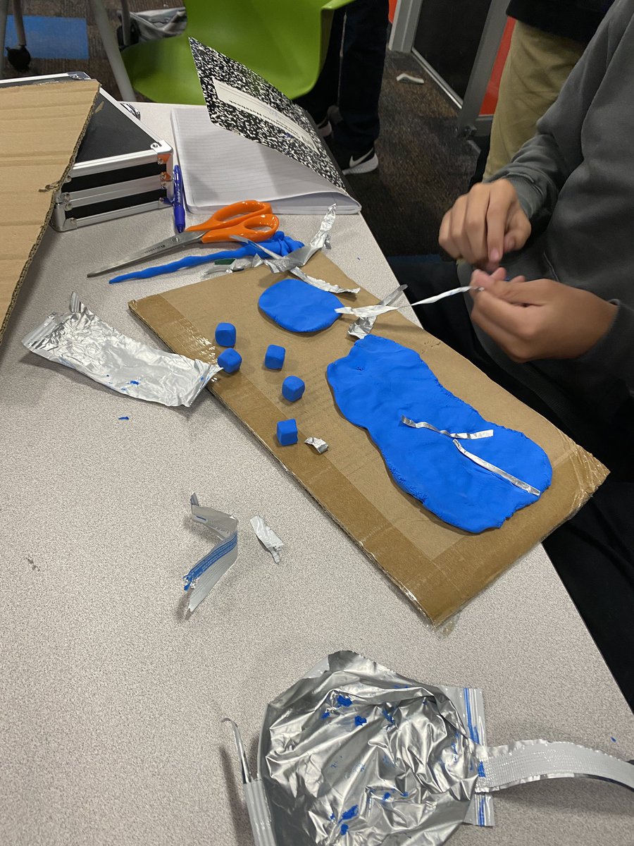 AdamsonHDMM's tweet image. Just a few of the many prototypes emerging in 4th period… #STEMis @makeymakey