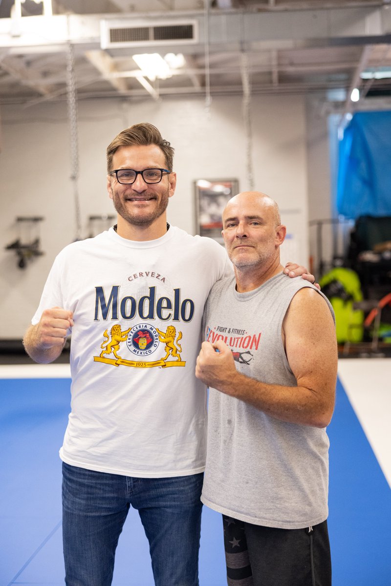 Rebuild2gthrNEO's tweet photo. We are excited to announce our partnership with @ModeloUSA and @UFC! As a part of this new initiative, RTNEO repaired Cleveland boxing gym @therevolutionff, installing new mats and equipment as well as making repairs such as new lighting and painting. 💪#WeAreRebuilders https://t.co/oz1nQgPlZK