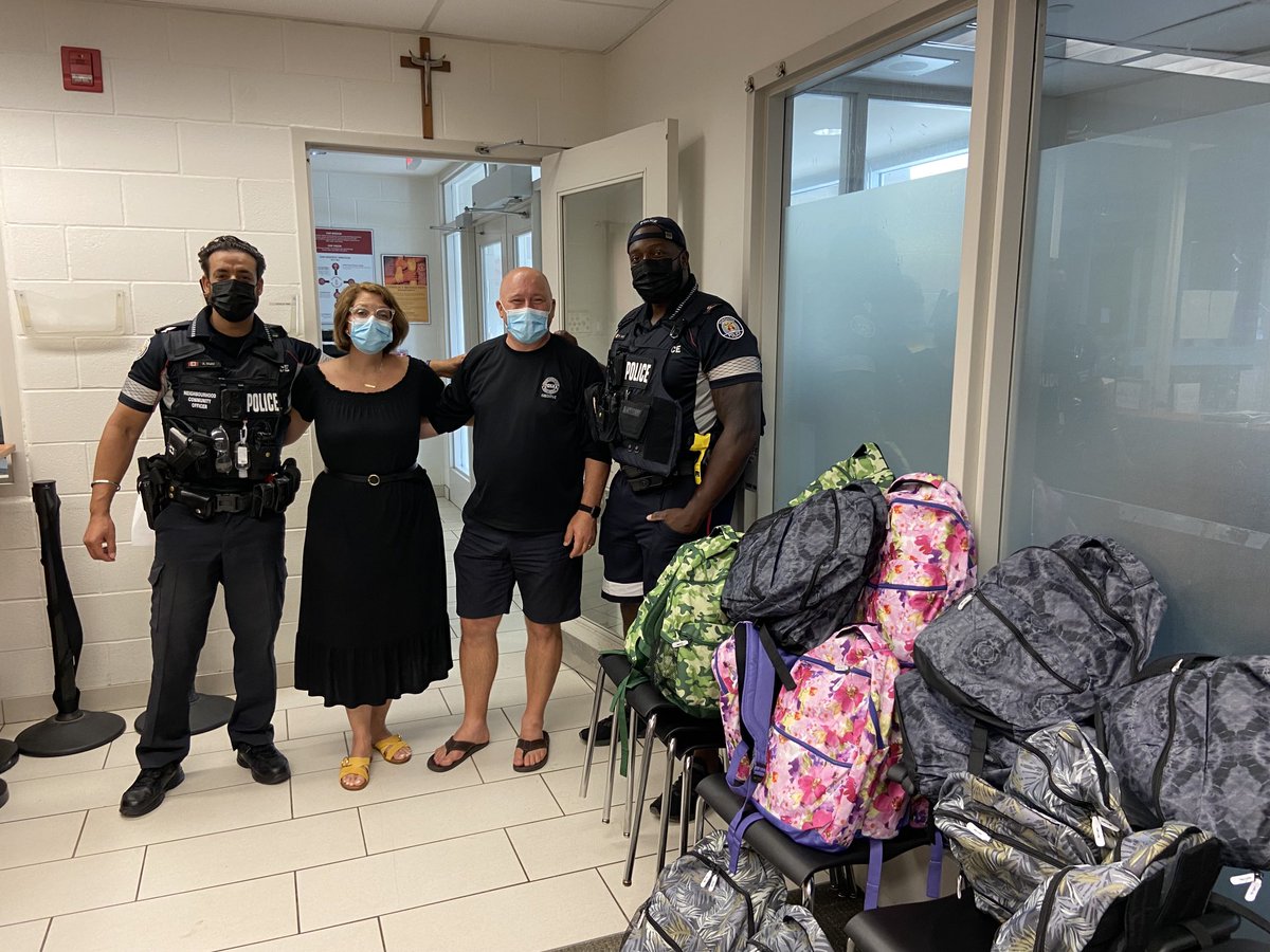 Thank you PC Harris and PC Malhi and the Toronto Police for stopping by and for donating some awesome backpacks!! ⁦@TCDSB⁩ ⁦@campbes03⁩