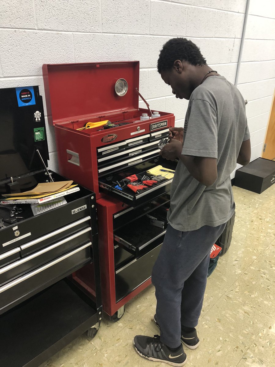AerospaceGtc's tweet photo. Christmas came early at @GreeneTechCtr! Aerospace students and @FlyTangoFlight mentors unpack, inventory, and organize aircraft parts of tail # N431TF. https://t.co/e6chw60Ga4