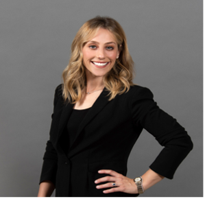 immcouncilSL's tweet photo. Meet @HollyFGross, attorney @BeneschLaw. Holly immigrated to the U.S. on an H1-B visa from Nottingham, England with her mother in 1998. She worked full time in the Ohio House of Representatives while putting herself through night law school. #OhioImmigrants https://t.co/ZeFptmtelY
