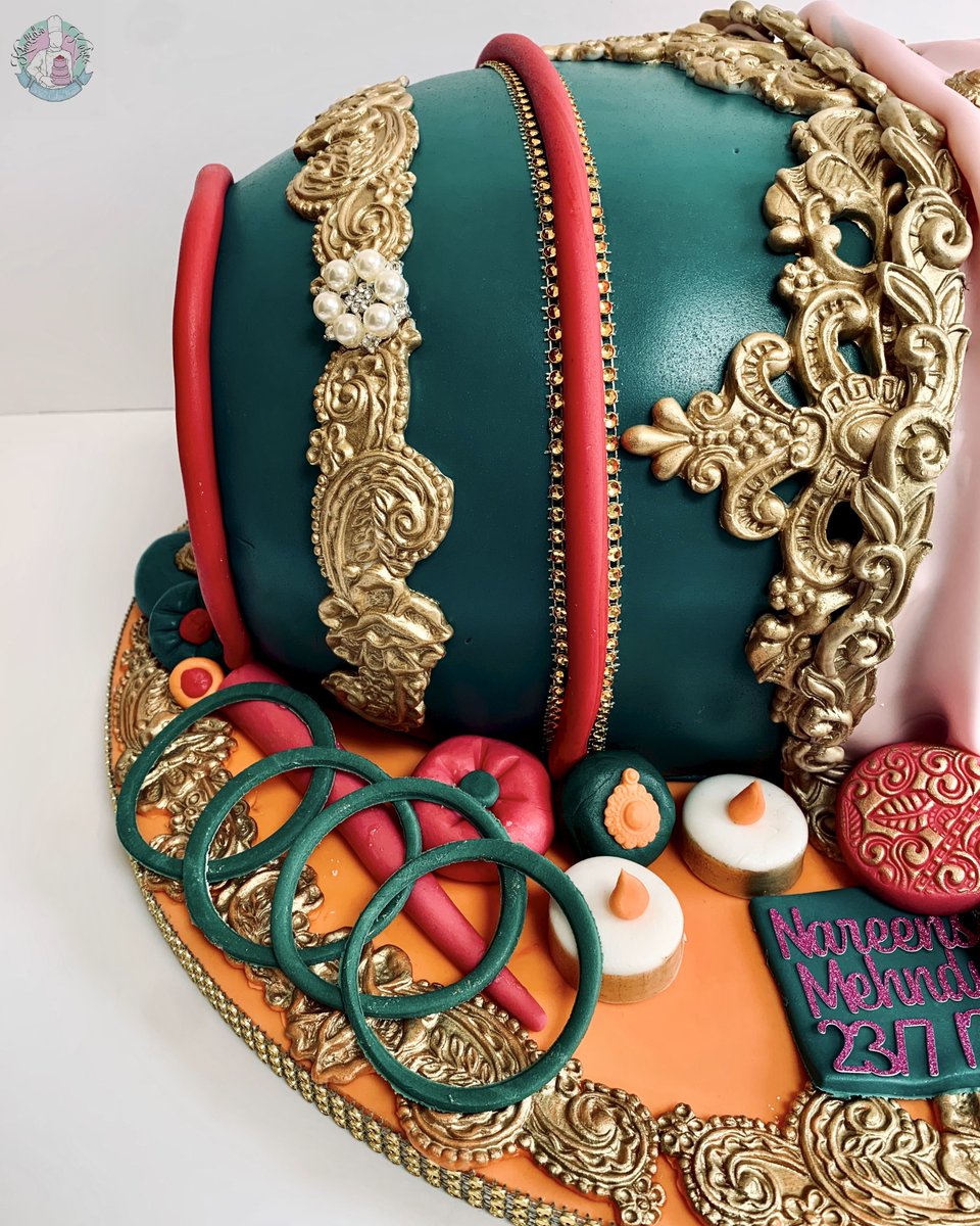 khalidskakes's tweet photo. Making these after lockdown ended felt amazing. It had been so long!!! A Gigantic 14inch Dholki Drum cake made with a scarf to match the brides outfit. What do you guys think?
-
#drumcake #dholki #mehndi #mehndicake #cake #lengha #asianwedding https://t.co/qK474gyZ4h