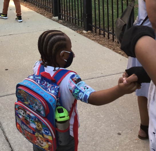 CourtenayTigers's tweet photo. There is something so sweet about this moment—the pause before this little tiger let go of mom’s hand got us right in the gut..😭❤️
#FirstDayPics🐾#WeAreCourtenayTiger https://t.co/WeBThZt42Q