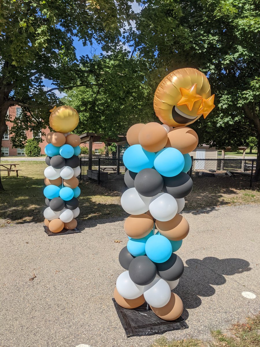 Quel bel accueil <a href="/acnotredame/">Académie catholique Notre-Dame</a> pour les élèves et le personnel! Bon retour et bonne rentrée #RentreeCECCE #BienDansMaCommunaute <a href="/AngelaCertosini/">Angela Certosini</a> <a href="/ecolecatholique/">CECCE</a>