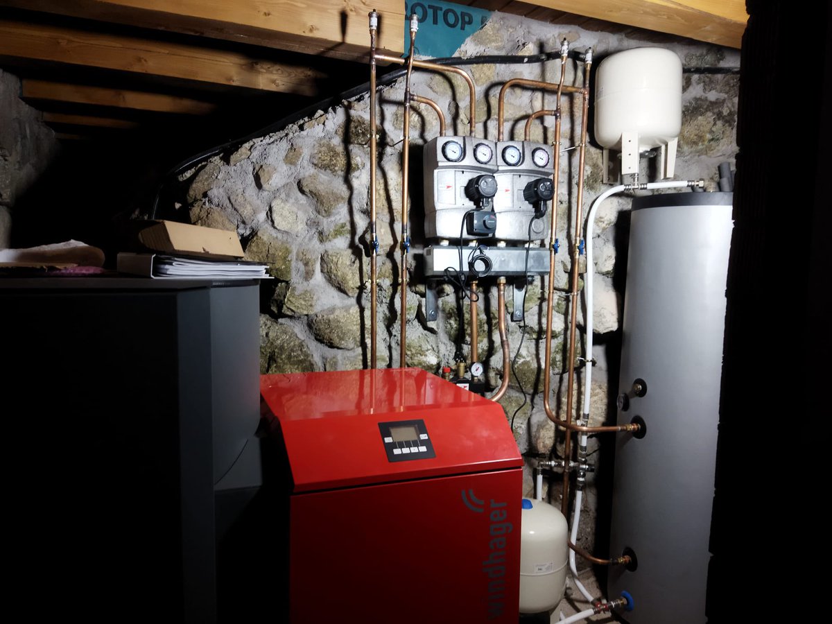Más puestas en marcha en camino #biowinlite de <a href="/Windhager/">Windhager Zentralheizung GmbH</a> de 21 kw en pequeño hotel de Avila. Primera instalación del amigo Servando.