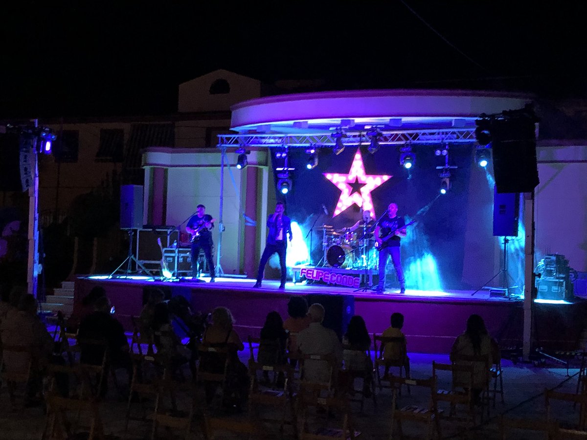 Mapsound's tweet image. El pasado sábado jugábamos en casa y que mejor que con #alsurdelossentidos de @felipecondeofi y su banda 

Gracias al @AytoVillafranca por apostar y contar con nosotros 

#culturasegura #concierto #music #cover #pop #rockandaluz #mapsound #light #sound #córdoba #andalucia