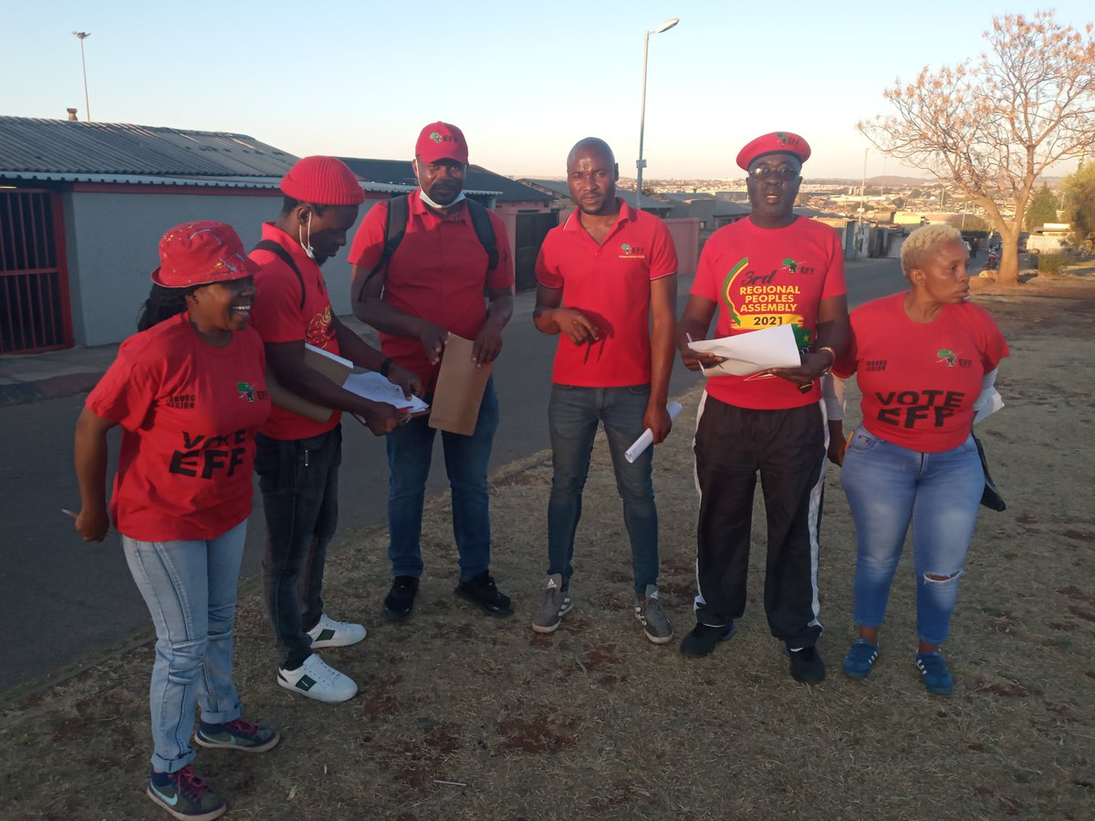 Honourablechauk's tweet photo. Re busy here at JHB Chiawelo Ward 11.
This is our daily bread.
#BusList
#500Voters
#VoteEFF https://t.co/5iHtUPHgAk