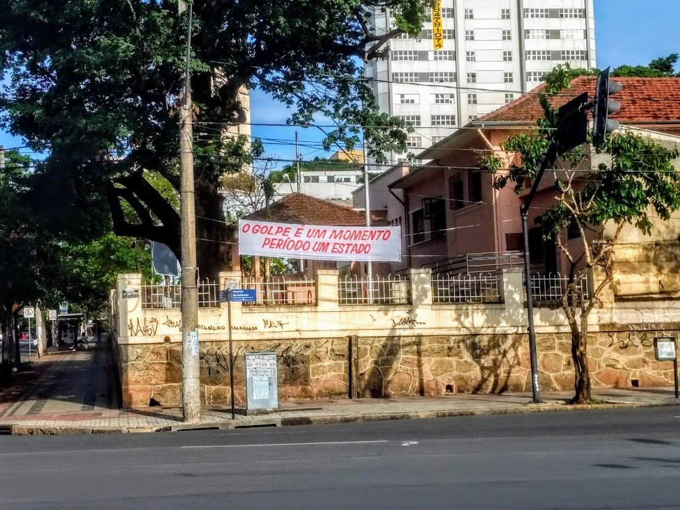 traplev's tweet photo. "o golpe é um momento, período um estado".
#5AnosDoGolpe
#Traplev https://t.co/RxJ9EjtJqU