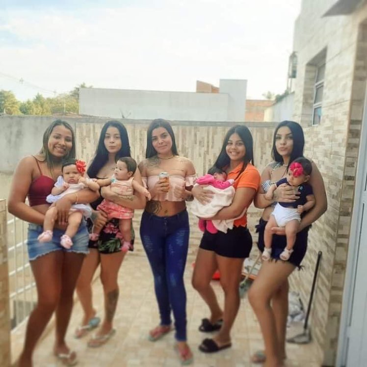 Recadosdeumbar's tweet photo. Minhas amigas:

Eu: https://t.co/uEIWkvFzEi