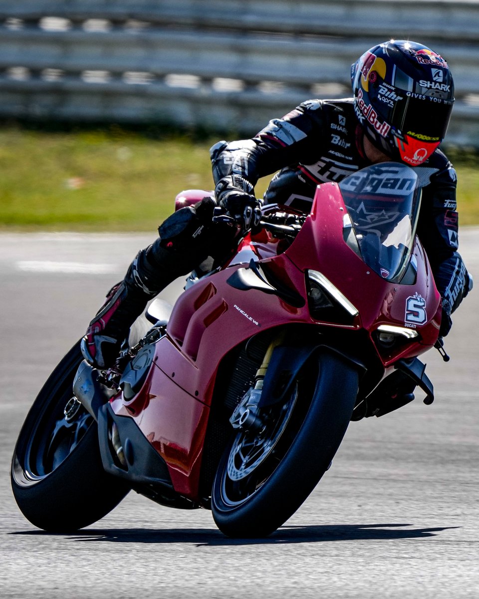 ducaticorse's tweet photo. Together is more fun! π€© @peccobagnaia, @luca_marini_97 and @JohannZarco1 took to the track at @circuitomisano with their #PanigaleV4S as they continued their preparation ahead of the next GPs! πͺπΌ
#DucatiTeamBuilding #ForzaDucati https://t.co/5HqPkEmeBR