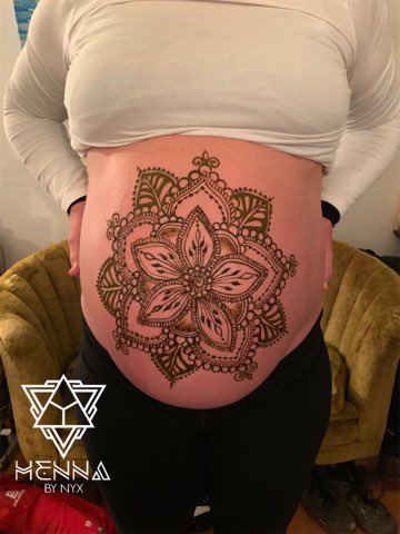 hennabynyx's tweet photo. Hi @iamcardib it would make my life if I had the honor of blessing your baby with a belly henna 🥺 https://t.co/5sZLxUzo3e