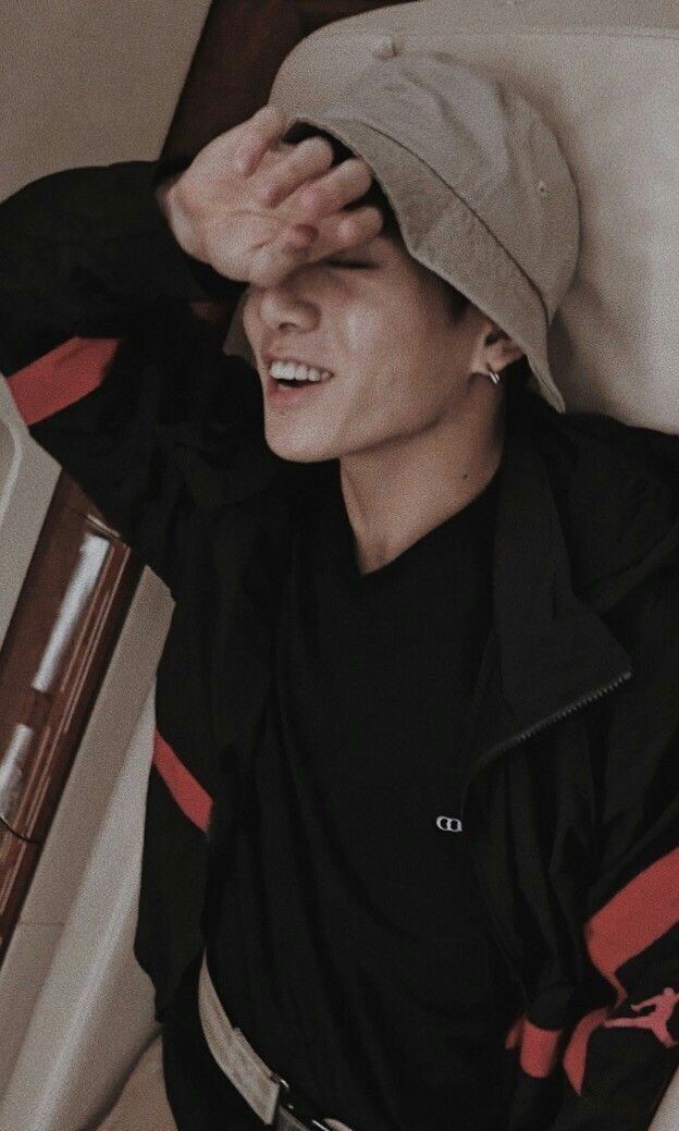 irinch_blinch's tweet photo. Happy birthday to my lovely and perfect Jungkook! 💜💜💜 
We love you so much, thanks for everything. Be a good man, please us with your songs.
사랑 해요💜🐰
#JungkookBirthday https://t.co/vocYVhI1bR