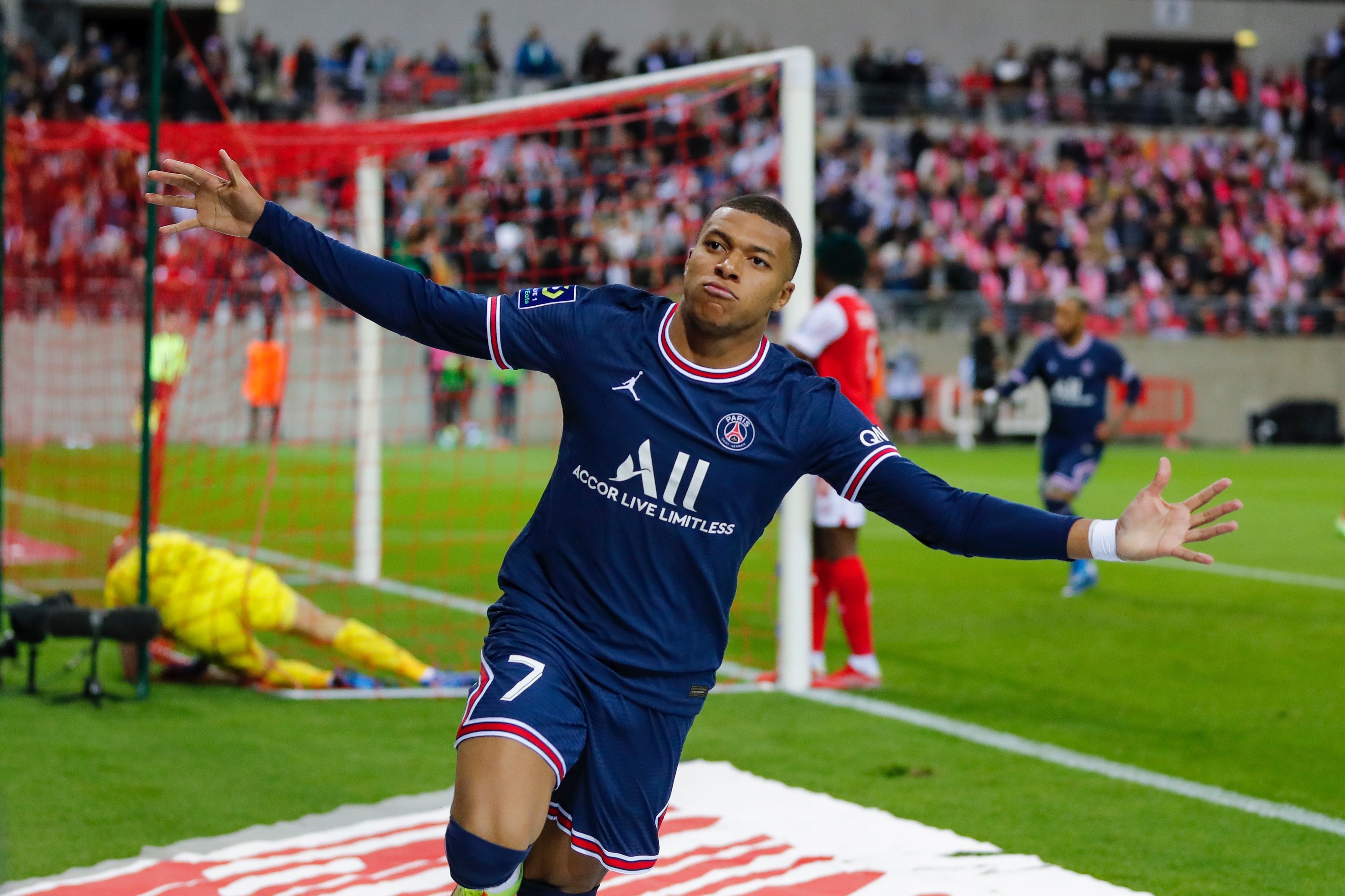 Bleacher Report Real Madrid Made A Third Offer For Kylian Mbappe Today Totaling 236m But Psg Didn T Respond Per Multiple Reports His Contract Runs Out Next Summer And He