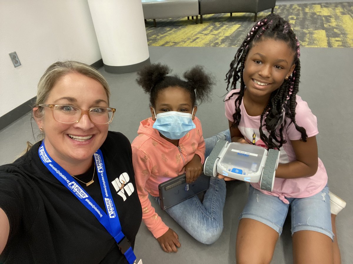 AltonBoydElementary (@boydblackhawks) on Twitter photo These young ladies programmed their robot to say, “Hello, Mrs. Principal!” <a href="/roxxy_griffin/">Roxxy Griffin</a> These young ladies programmed their robot to say, “Hello, Mrs. Principal!” <a href="/roxxy_griffin/">Roxxy Griffin</a>
