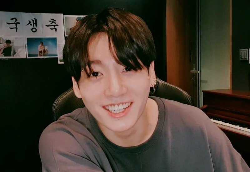 luxebngpnk's tweet photo. happy birthday angel, thank you for celebrating with us<3 i hope all of your days are filled with happiness. stay healthy and eat well, i love you so much!

#HappyBirthdayJungkook https://t.co/jtmpWLtvRQ