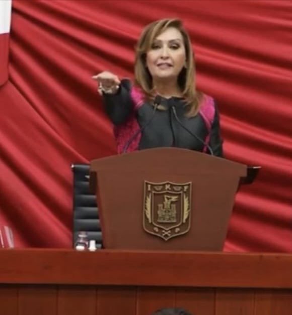 LaydaSansores's tweet photo. Con @LorenaCuellar hoy inicia para #Tlaxcala el proyecto de transformación que cambiará su  historia. 

Felicidades, Gobernadora Constitucional, gracias por tu invitación; fue un placer enorme acompañarte! 

Mis mejores deseos para ti, para tu gente y tu estado.

#VivaMorena https://t.co/IaWlqxkHmw