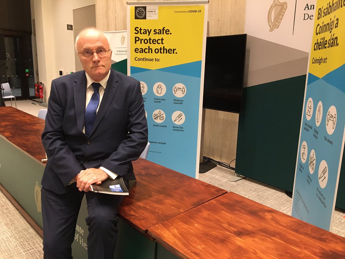 ShootEditor's tweet photo. We may have seen the last of @fergalbowers in this room @roinnslainte

#rtenewsbehindthescenes

 https://t.co/tGMWKCExK5 https://t.co/wQmHP6aXYt