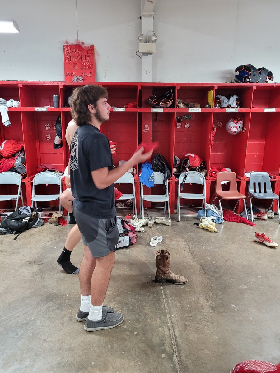 Pocadotfootball's tweet photo. #PrePractice https://t.co/8KGseJJI9O