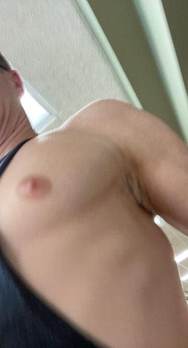Gays and theys, I introduce you to&hellip; My tiddy 💋 https://t.co/Ly7t9srSUY