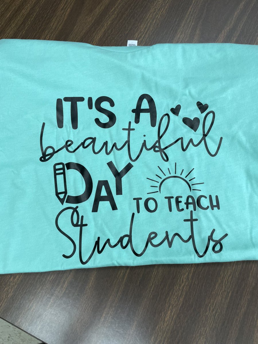 What a warm welcome from 3rd! I am going to ❤️ plcing with u wonderful ladies. Thanks for making me feel like part of the team@MsV210_ <a href="/maestracastle/">Nadia Castillo Castner</a> <a href="/Esmunoz4/">Estella Munoz</a> <a href="/jaqueline_c3/">Jaqueline Castañeda</a> &amp; Velia Charo are an amazing group of ladies and I can’t wait to learn from each of them!@NISDVillarreal_