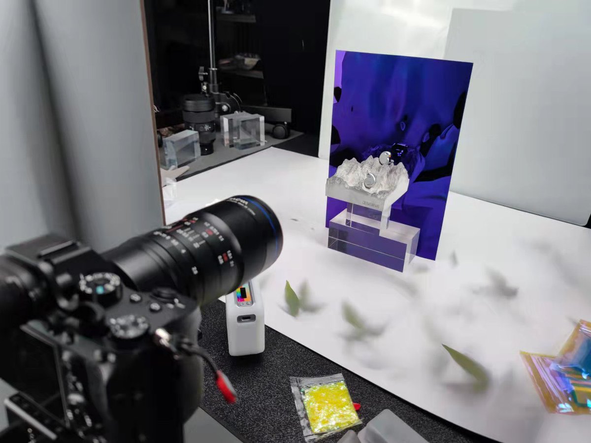 DUNU_Headphone's tweet image. Our talented house photographer doing a #photoshoot for the #FALCONPRO!