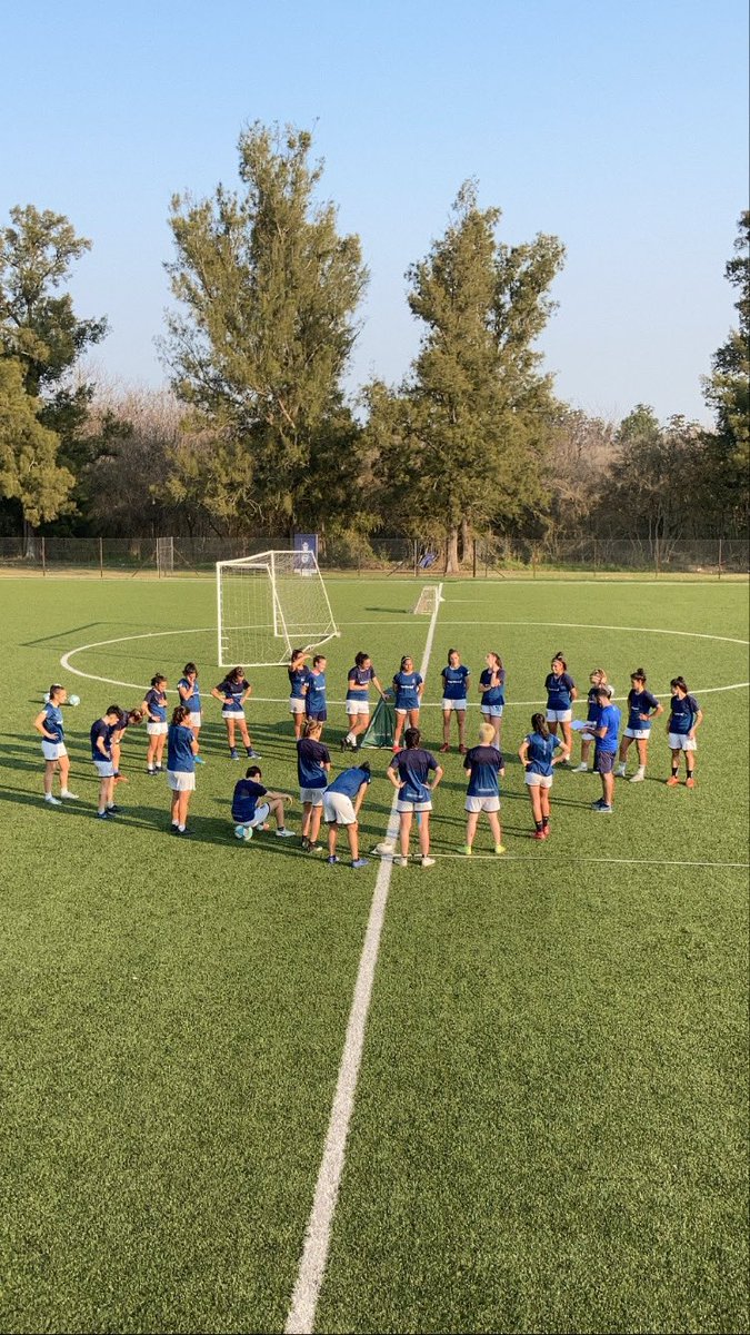 pezala1's tweet photo. La mirada puesta en el objetivo 🐺 #enManada @FemeninoCGE https://t.co/c6X7KtWaTU