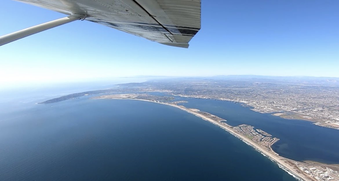 sd_checklist's tweet image. The thrill of a lifetime! Experience the amazing world of Skydiving off the San Diego Coastline. Feel the adrenaline rush while free falling 120mph with scenic views of Coronado Island, Downtown San Diego, and all the San Diego Beaches. Dm for more info! #Skydiving #Sandiego
