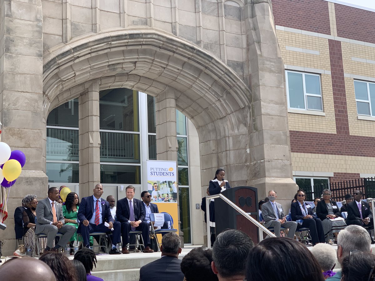 DIGroupArch's tweet image. You want The High? You got The High! ✂️

The sun was shining and the crowd was beaming for this morning&apos;s official #ribboncutting at the brand new @CamdenHigh_NJ! 

#CamdenHS #CamdenHighSchool