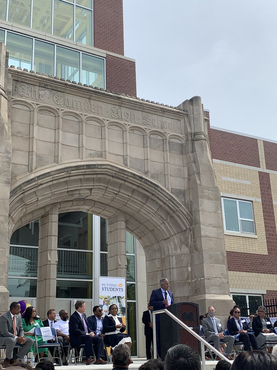 DIGroupArch's tweet image. You want The High? You got The High! ✂️

The sun was shining and the crowd was beaming for this morning&apos;s official #ribboncutting at the brand new @CamdenHigh_NJ! 

#CamdenHS #CamdenHighSchool