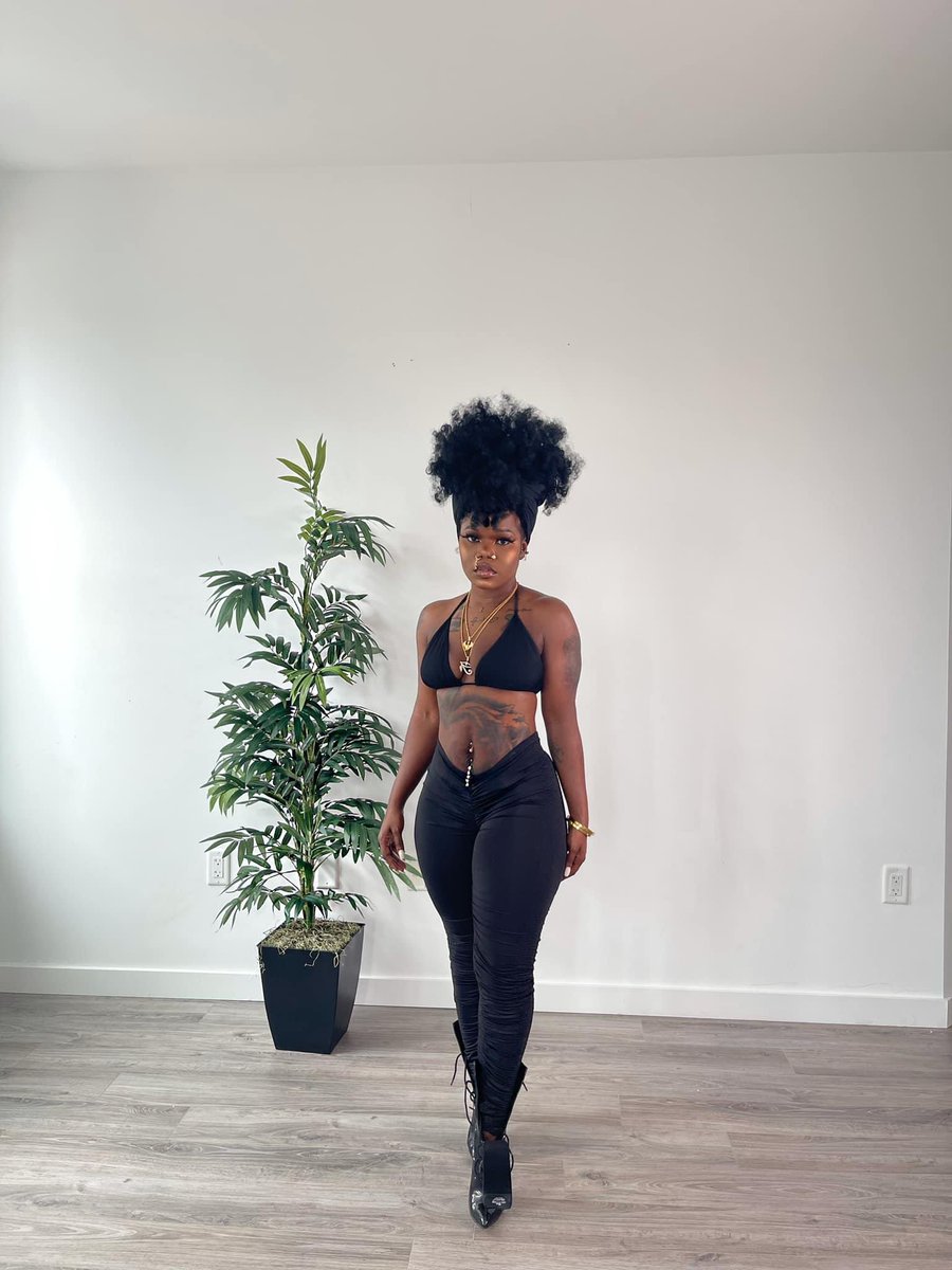 Crowned_Rxyalty's tweet photo. BLACK GODDESS 🖤👑 https://t.co/1PBYOlva92