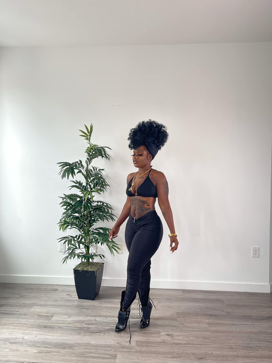 Crowned_Rxyalty's tweet photo. BLACK GODDESS 🖤👑 https://t.co/1PBYOlva92