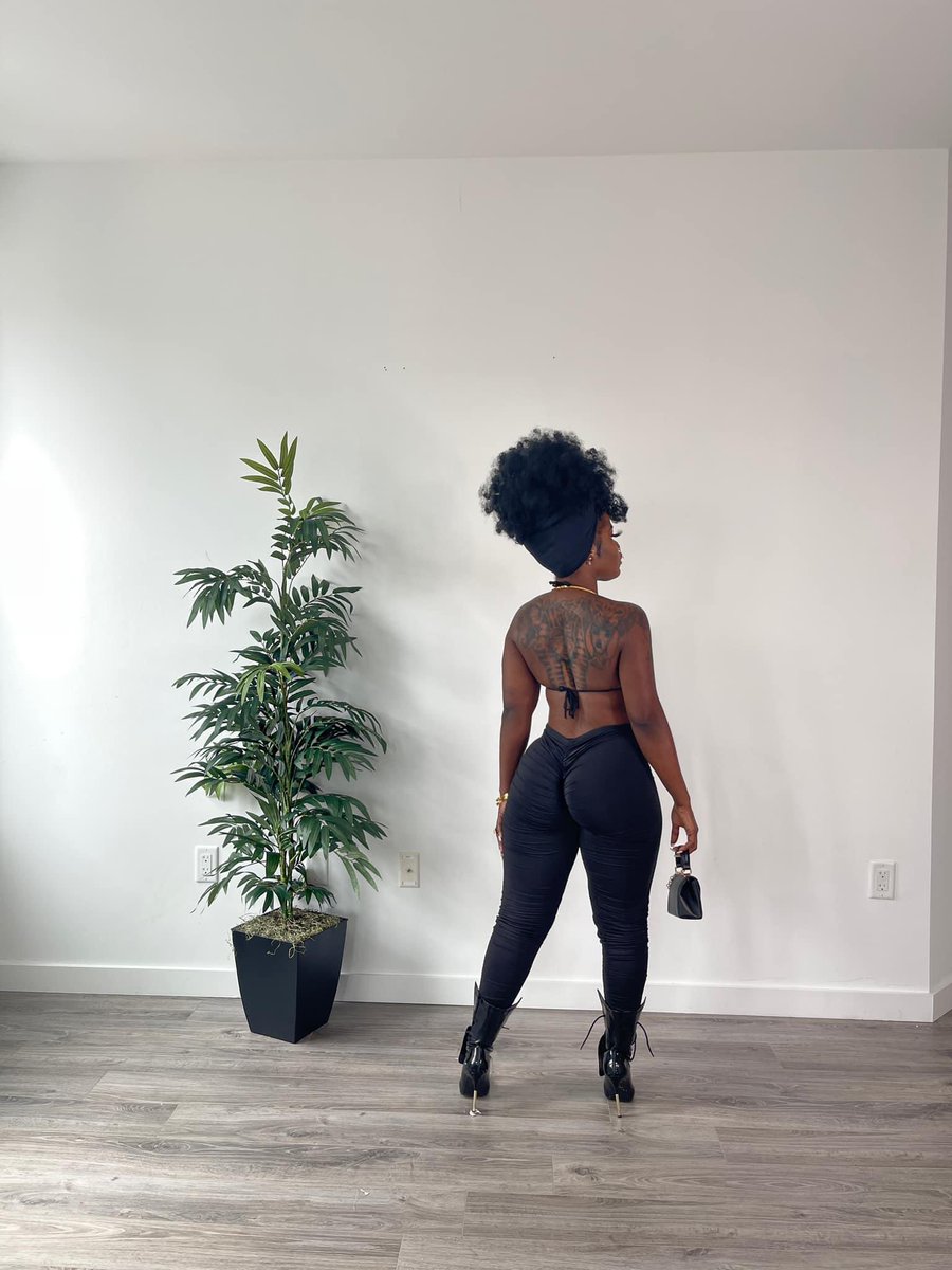 Crowned_Rxyalty's tweet photo. BLACK GODDESS 🖤👑 https://t.co/1PBYOlva92
