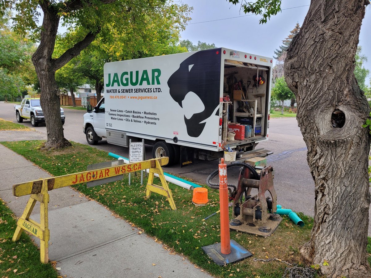 digsafeyeg's tweet photo. Shout out to the Jaguar team for having all Utilities located prior to the replacement of a collapsed sewer line.
#AlbertaOnecall #digsafe #SafetyFirst #ATCO #Fortis #TELUS
#StAlbert #eapuoc https://t.co/7WUi5Zf3Y4