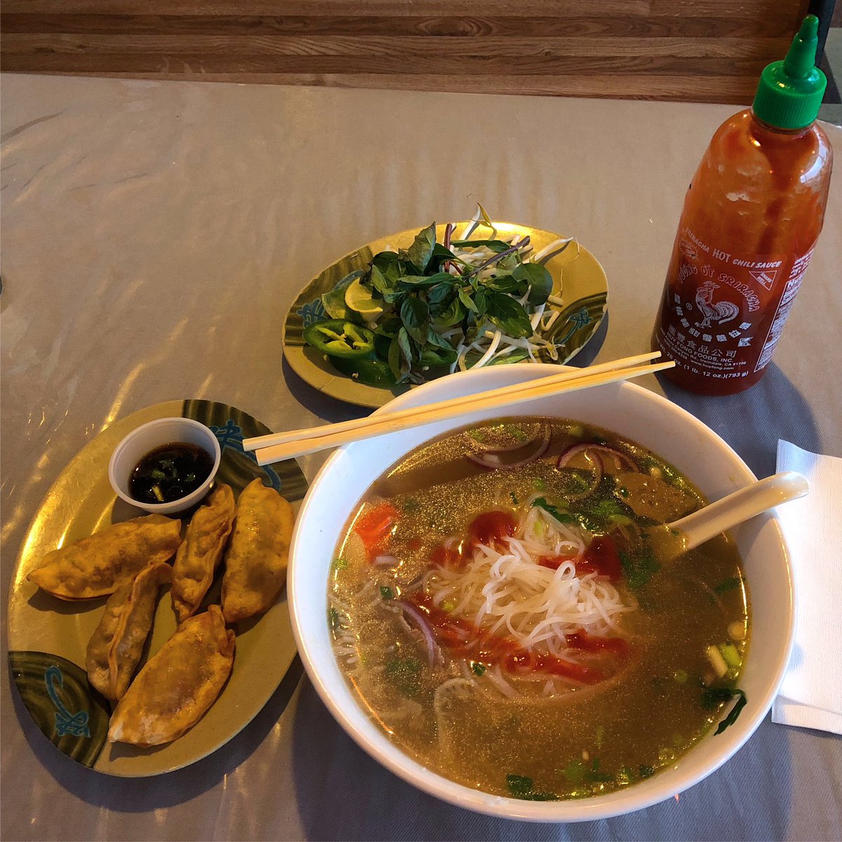 watsonwu's tweet photo. Squeezing in Pho & Dumplings before tonight’s recording session
.
#PhoEver #Pho #vietnamesefood #RealAsianFood #dinner #noodles #spicy #sriracha https://t.co/Ba5swMWgoD