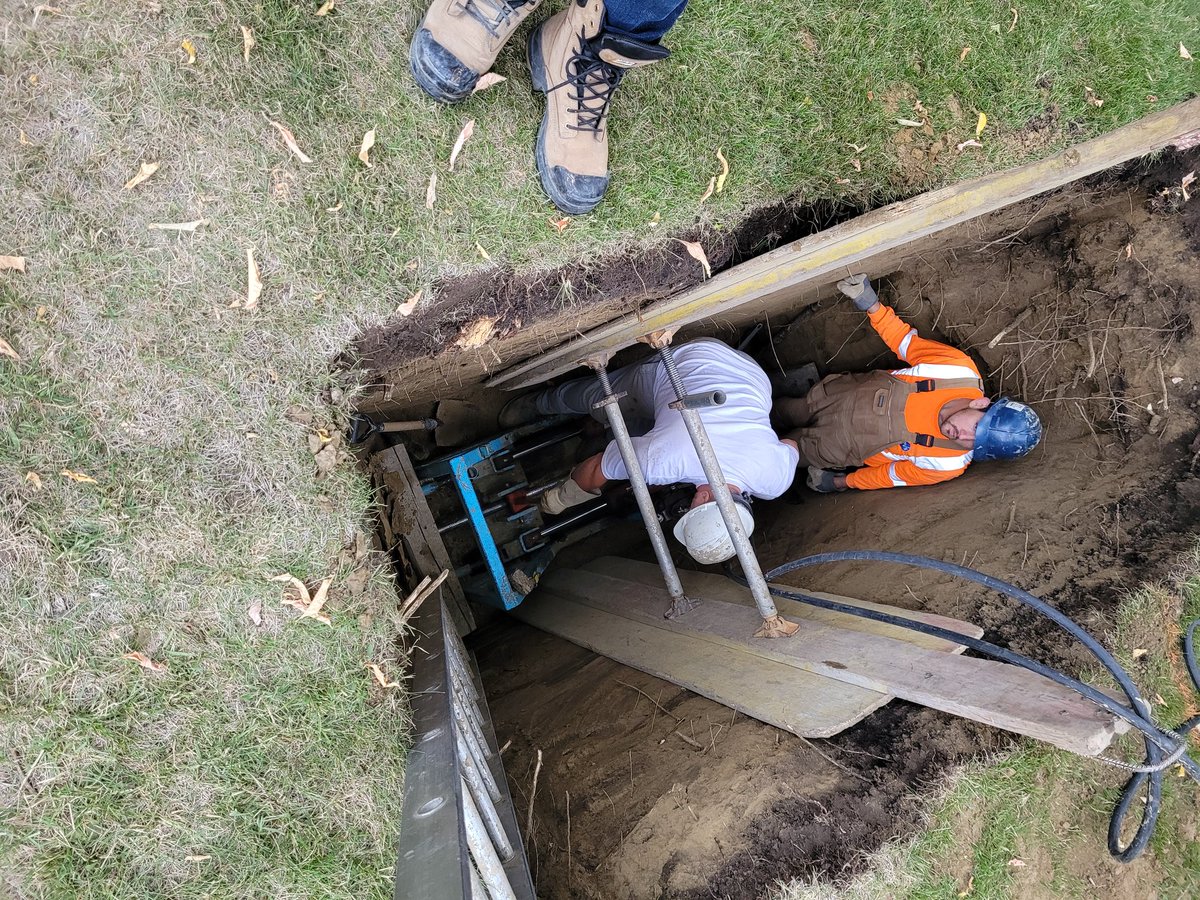 digsafeyeg's tweet photo. Shout out to the Jaguar team for having all Utilities located prior to the replacement of a collapsed sewer line.
#AlbertaOnecall #digsafe #SafetyFirst #ATCO #Fortis #TELUS
#StAlbert #eapuoc https://t.co/7WUi5Zf3Y4