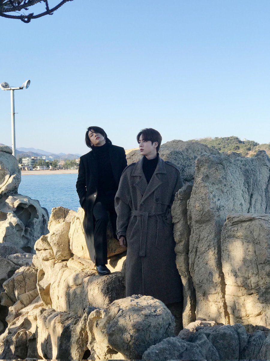 JinKookCL's tweet photo. JIN en Weverse: 

🐹Jungkook-ah, sé que sigues estando en VLive pero no terminas así que te subiré esta felicitación y me iré a dormir, felicidades

#HappyBirthdayJungkook #OurBrightestStarJK #GoldenArtistJKDay
@BTS_twt 

Feliz cumpleaños a JK por parte del staff Jinkook Chile🐰 https://t.co/2U3TcEmwfr