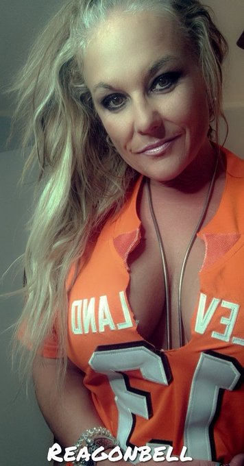 Supporting my Team!! #milfsupporthebrowns #gobrowns https://t.co/OjYdyGyLTc<a href="/tag/milfsupporthebrowns"class="tags">#milfsupporthebrowns</a><a href="/tag/gobrowns"class="tags">#gobrowns</a>