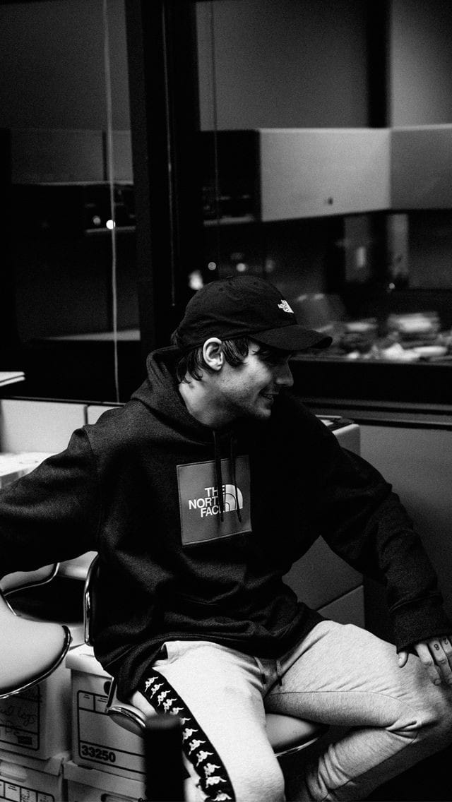 imn0t_boo's tweet photo. se eu vejo esse homem assim na minha frente, eu só ajoelho e sugo até a alma dele🛐🛐🛐 #daddylouis https://t.co/fDSdV9rTLb