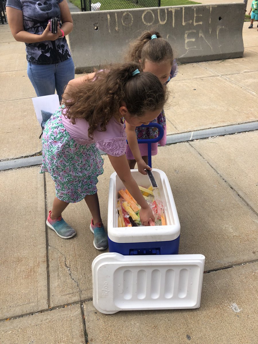 VP_NRodrigues's tweet photo. Popsicle Social was a Success ⚡️💙 Great to see our returning scholars and meet new ones! @frps_Letourneau https://t.co/BOyXU2kFom