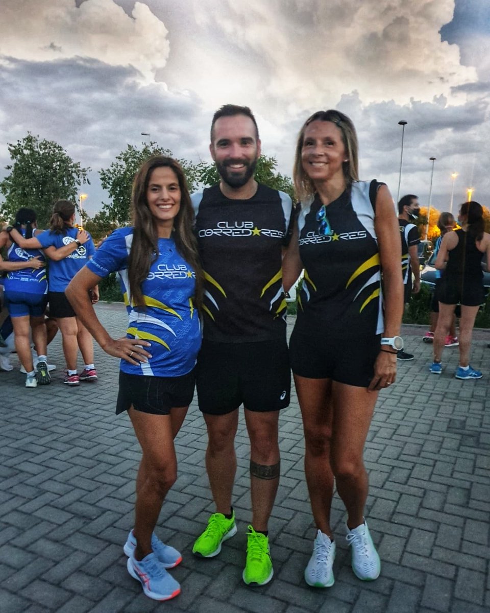 karolinagar's tweet photo. ⭐Martes de @Club_Corredores Sanchinarro⭐
Qué más se puede pedir a un entreno que hacerlo en este gran ambiente y con grandes amigos.
Hoy los chicos lo han dado tod?, gran entreno 💪💪.
Fartlek 8×1'r+1'l...ganas de más 😉. #ClubCorredoresSanchinarro
#AsicsFrontrunnerSpain https://t.co/So2QUnWUqp