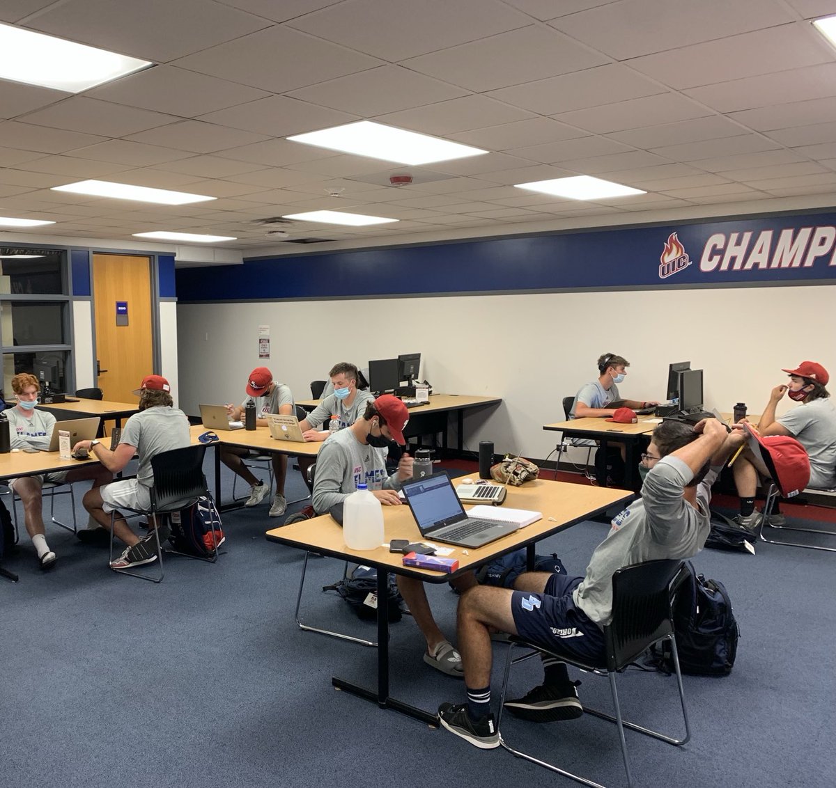 ⁦<a href="/UIC_Baseball/">UIC Baseball 🔥⚾️</a>⁩ dedicated and focused on their academic goals.     ⚾️🧢🔥🔥🔥#FireUpFlames