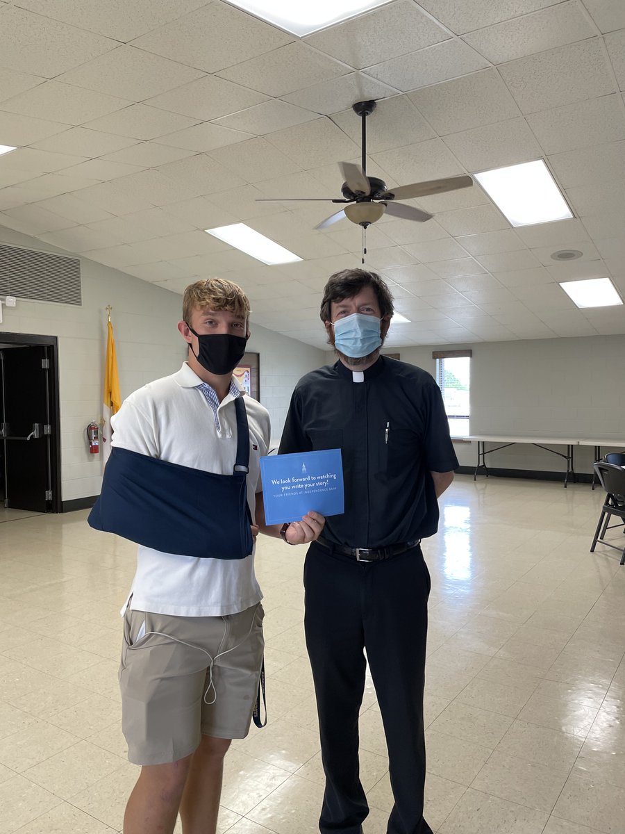 MurraySchools's tweet photo. Leadership Tomorrow kicked off today and joined the community challenge 
@1776Bank  #HereForGood Challenge by Independence Bank-CCHS and MHS junior and senior students sharing goodwill in the community! #murrayschools https://t.co/KX2lX7l28T