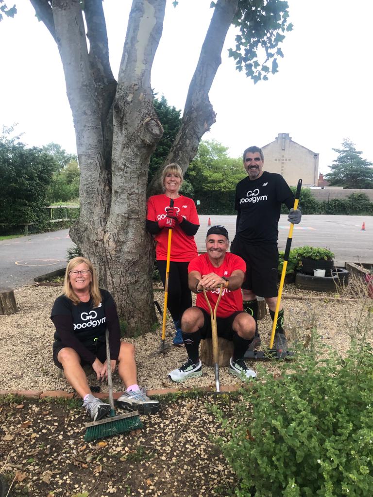 Congratulations Charles on 100 tasks! 🎉🎉
No better way to celebrate than with Jammie Dodgers - congratulations on getting your GoodGym wings! 👏👏♥️🖤
#GoodGymSwindon #DoGoodGetFit