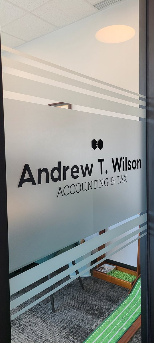 Our full time residents have the option of choosing interior and exterior window branding (or both!) 

fractalworkspace.ca/Privateoffices
#coworking #branding #flexibleworking #OfficeSpace #WorkFromHome #WorkFromAnywhere #coworkingspace